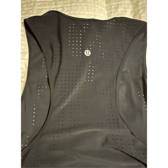 Lululemon × Peloton Sporty All Run Long
Tank Black reflective
Size 8  NWOT - Picture 5 of 5